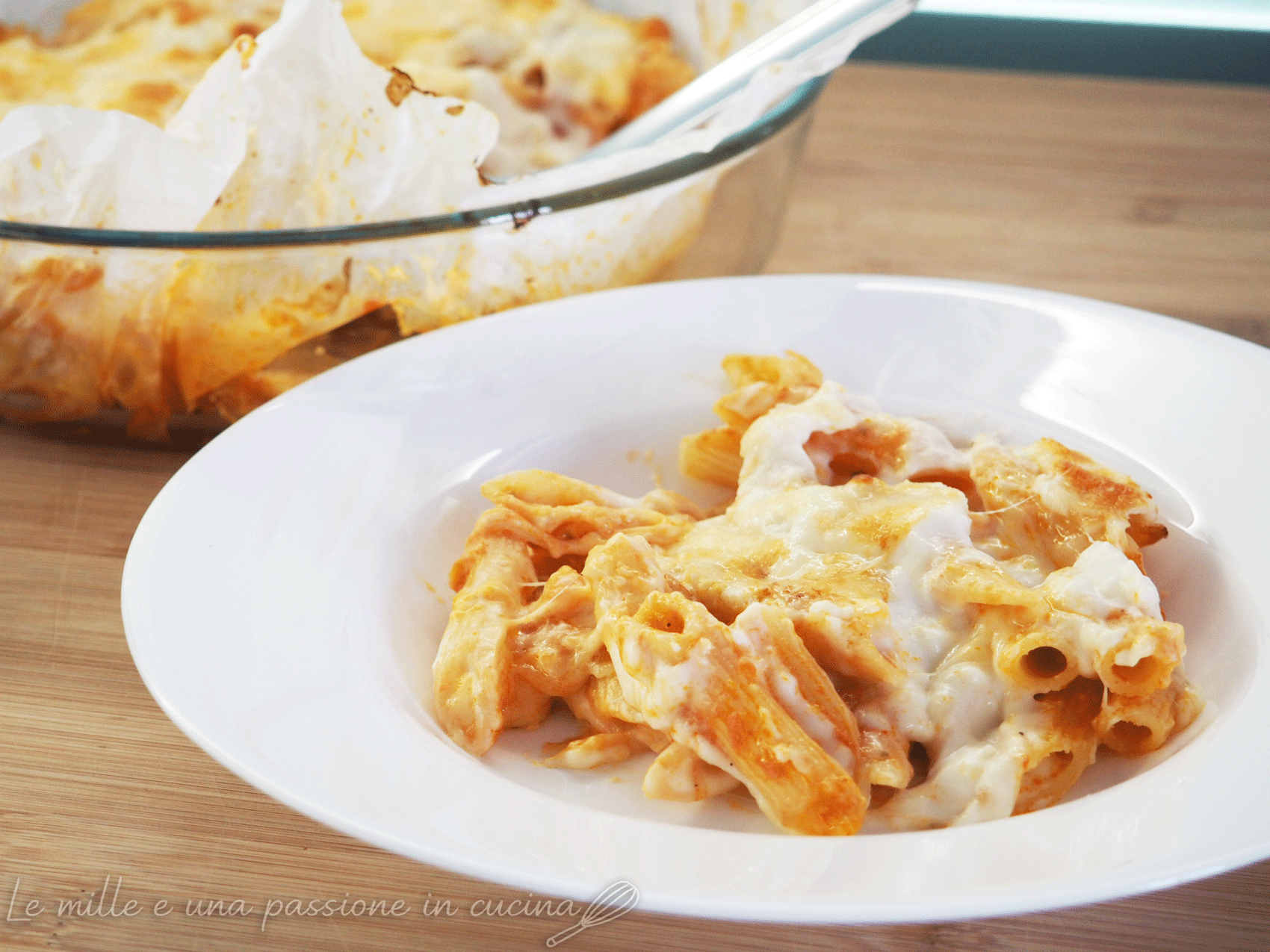 Piatto con pasta al forno semplice