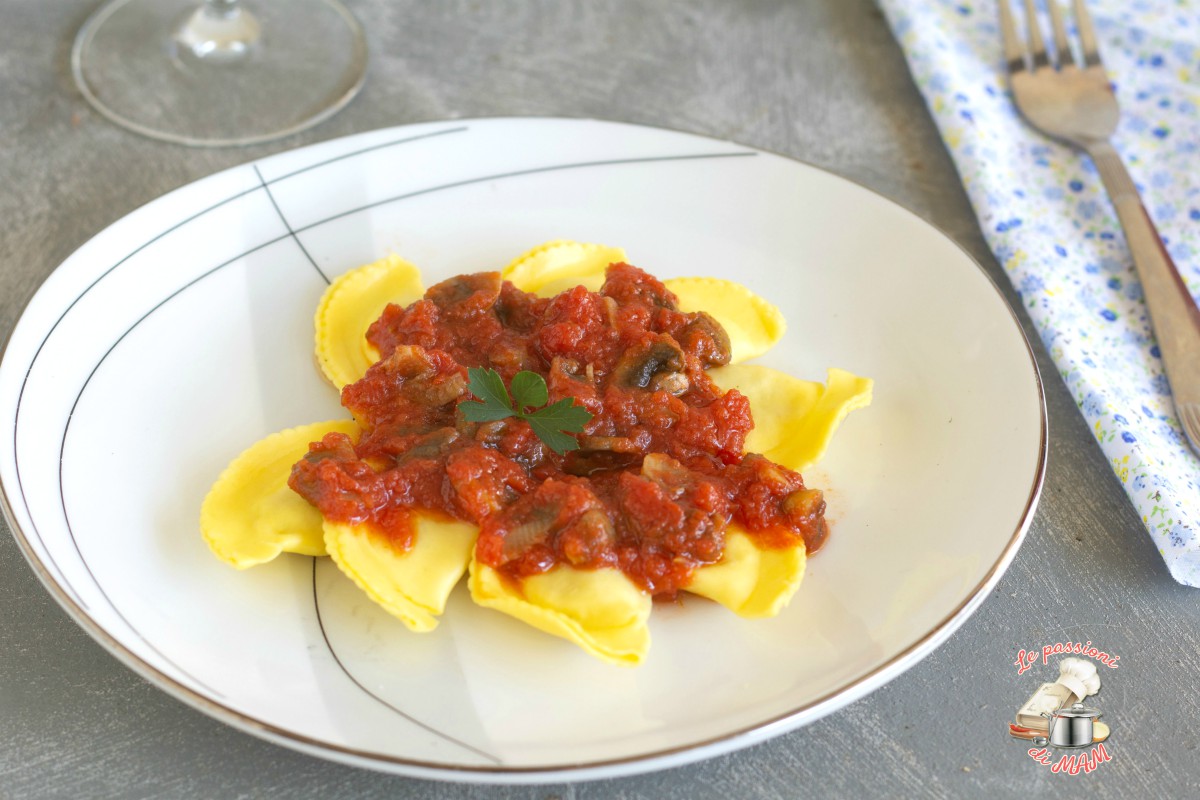 Ravioli di salsiccia con sugo ai funghi - Le passioni di MAM