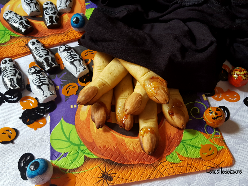 biscotti dita di strega. halloween, biscotti, ricetta semplice, le ricette del cuore, ricette bimby