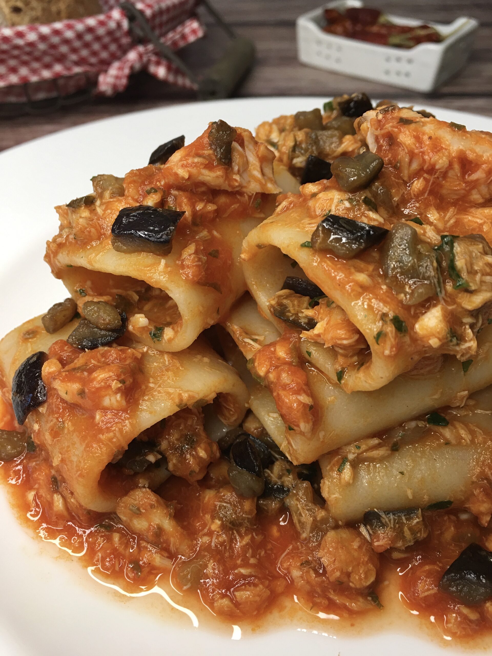 Paccheri con sugo di ombrina e melanzane - Le Ricette di Ale