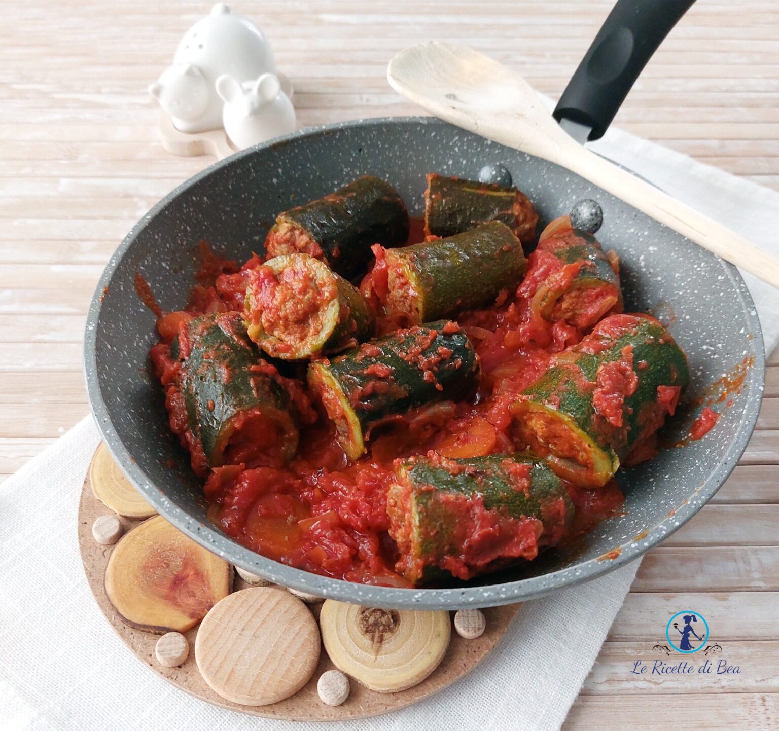 Zucchine ripiene al sugo in padella ricetta facile – Le Ricette di Bea