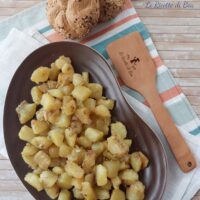 patate e semi di finocchio in padella
