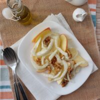 finocchi in insalata con mele e noci