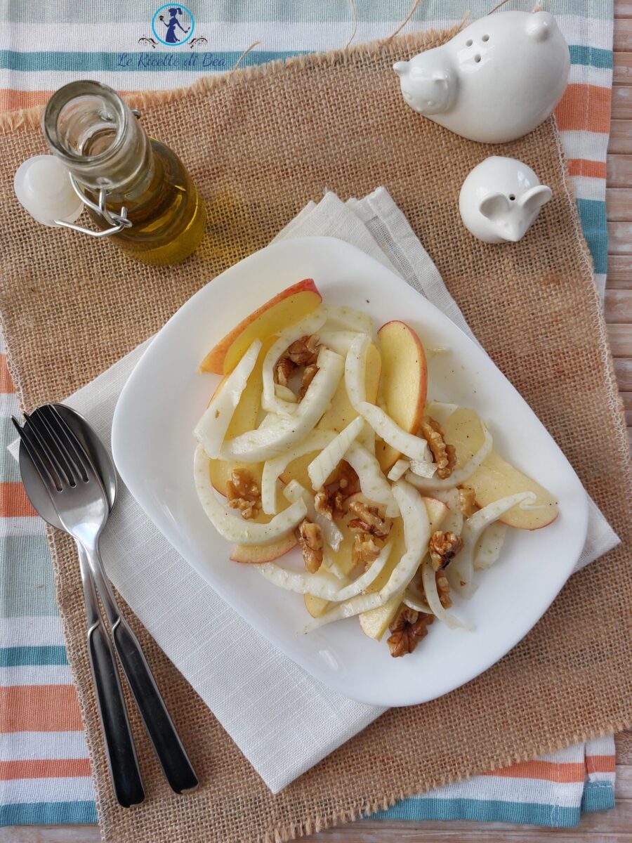 finocchi in insalata con mele e noci