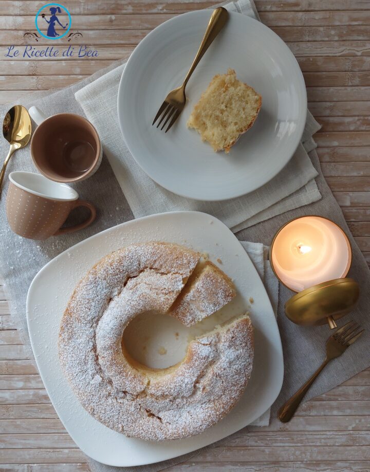ciambella con panna montata e latte nell'impasto