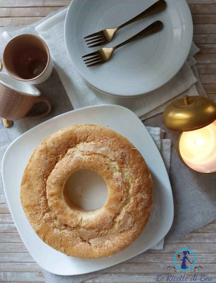 ciambella con panna montata nell'impasto