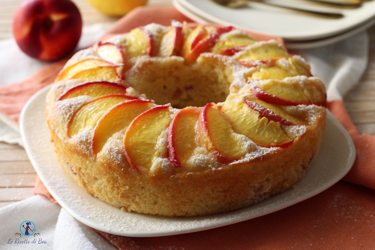 ciambella con pesche e yogurt