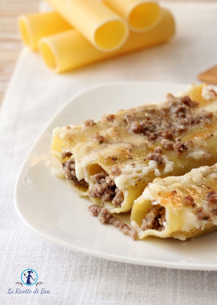 cannelloni ripieni con sugo bianco e besciamella fatta in casa