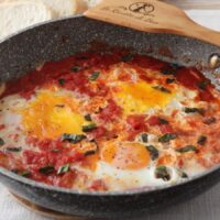 uova al purgatorio con salsa di pomodoro