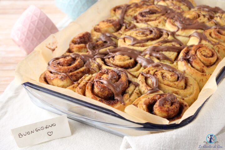 kanelbull svedesi con zucca nell'impasto