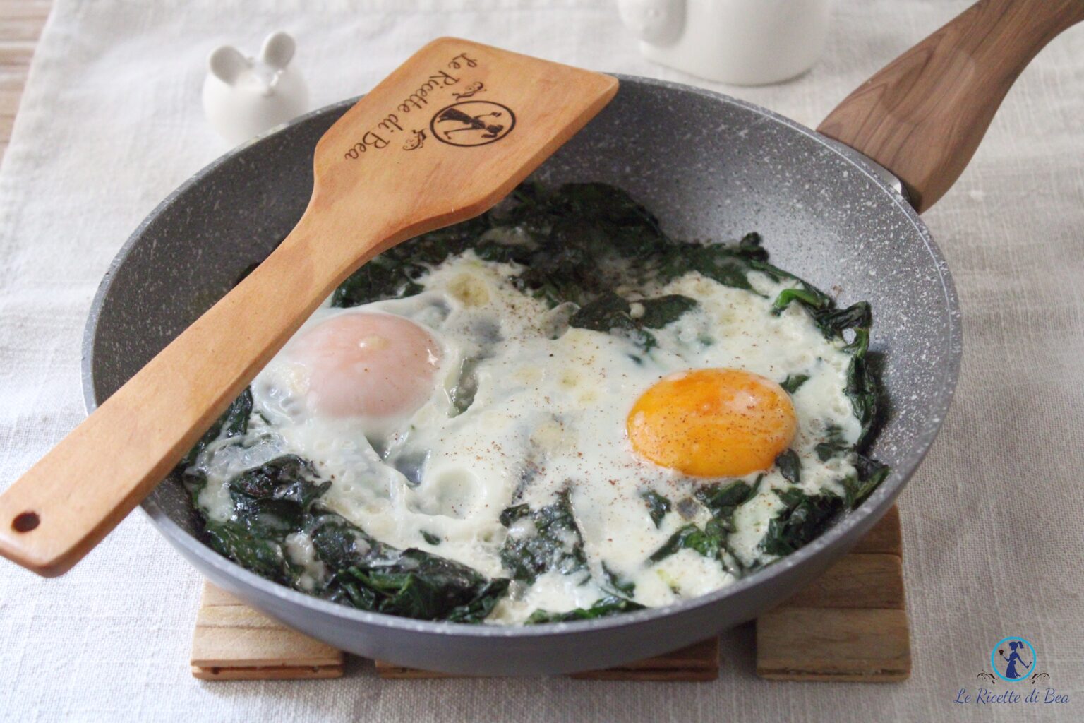 Spinaci in padella con uova ricetta facile e veloce – Le Ricette di Bea