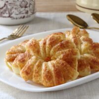 ciambelle con mele e pasta sfoglia