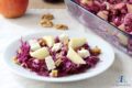 Insalata con cavolo cappuccio rosso con mela, feta e noci