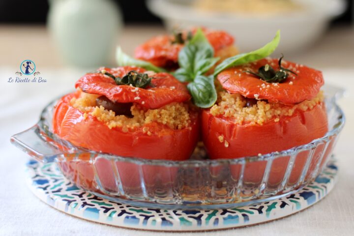 ricetta facile e veloce per preparare i pomodori ripieni con cous cous, tonno e olive taggiasche