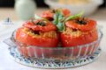 Pomodori ripieni con cous cous, tonno, olive taggiasche e mozzarella
