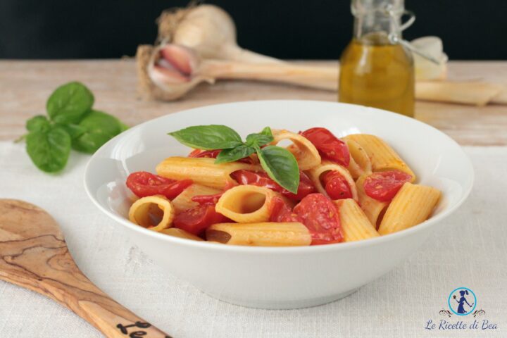 ricetta pasta con pomodori datterini rossi