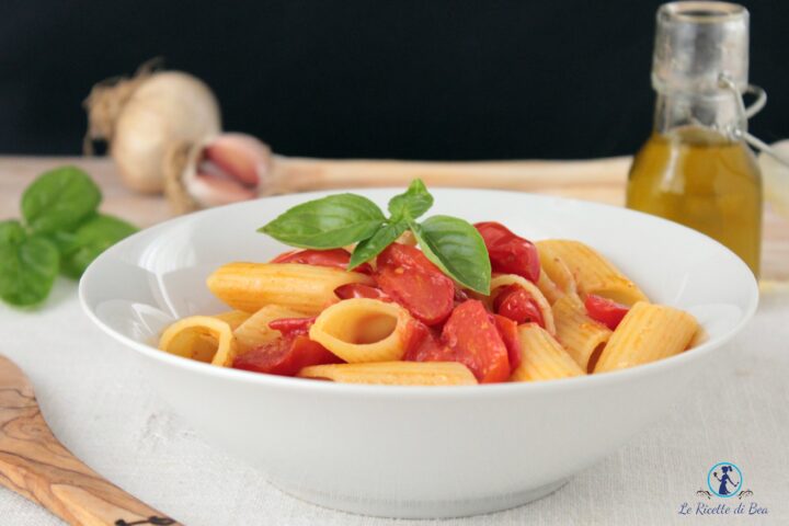primo piatto facile e veloce scopri come preparare la pasta con pomodori datterini rossi 