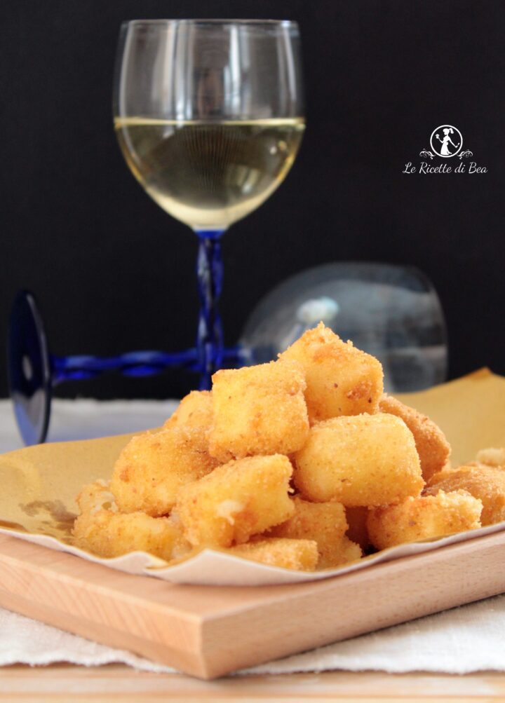 golosi bocconcini di formaggio fritti
