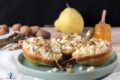 Pere caramellate con feta, noci e miele