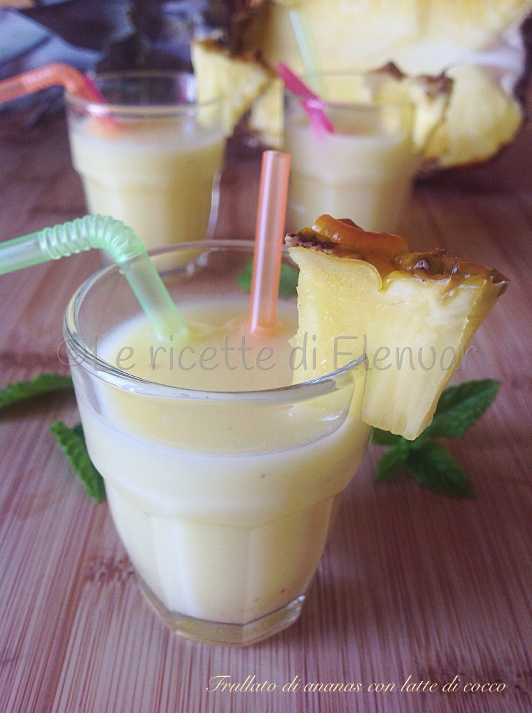 Frullato di ananas con latte di cocco 