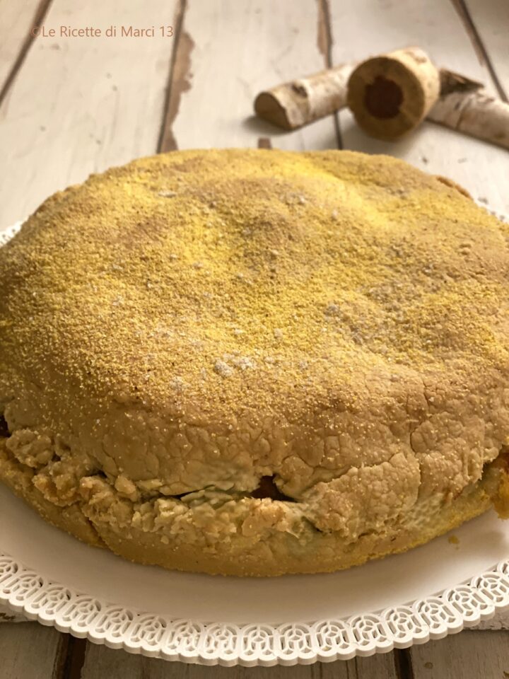 Torta salata napoletana con friarielli salsiccia e provola