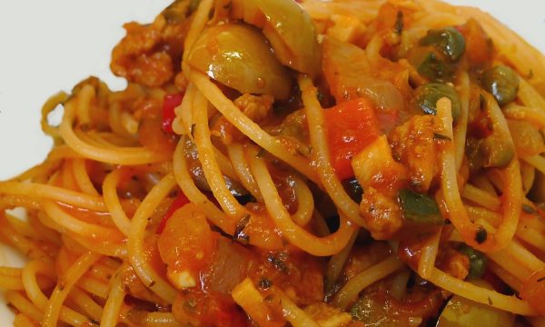 Spaghetti veloci in salsa cruda