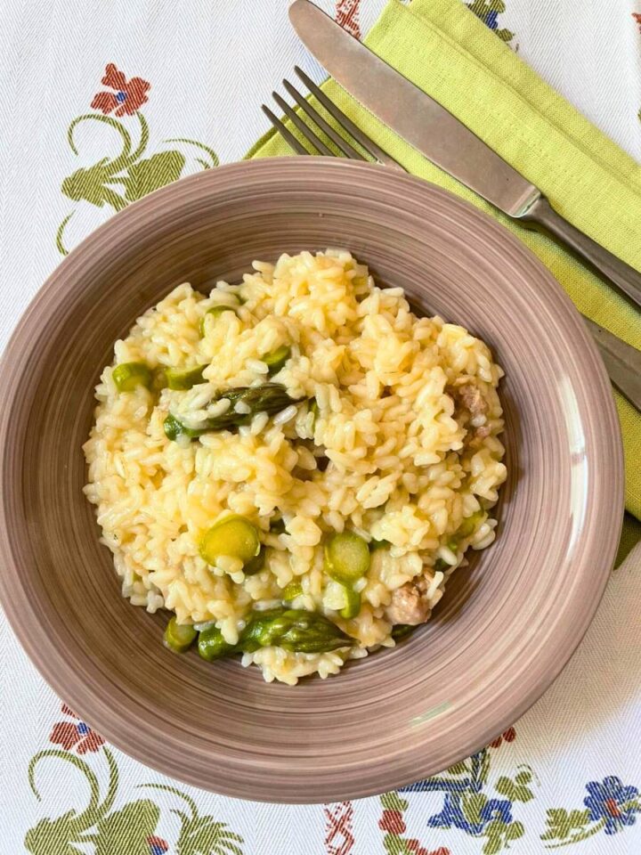 risotto con asparagi e salsiccia