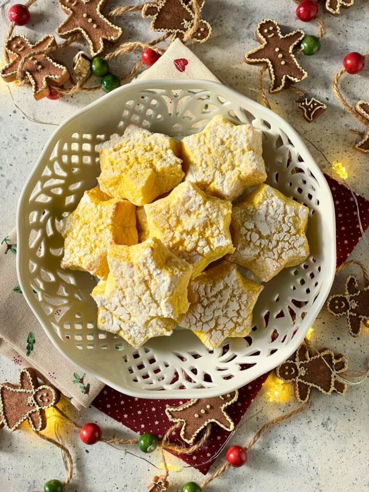 Biscotti alle mandorle e limone, stelle profumate delle feste