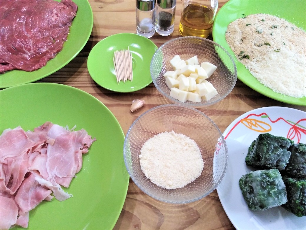 Involtini di carne con spinaci e prosciutto