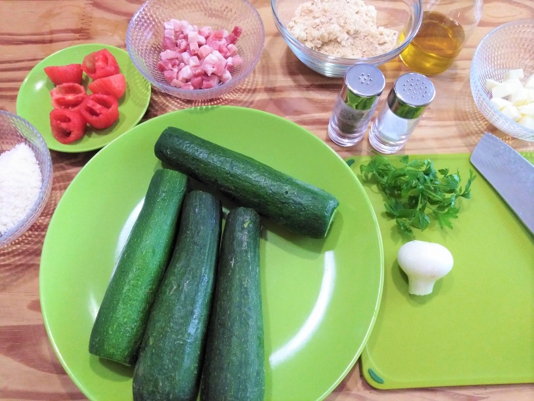 Barchette di zucchine con pancetta affumicata