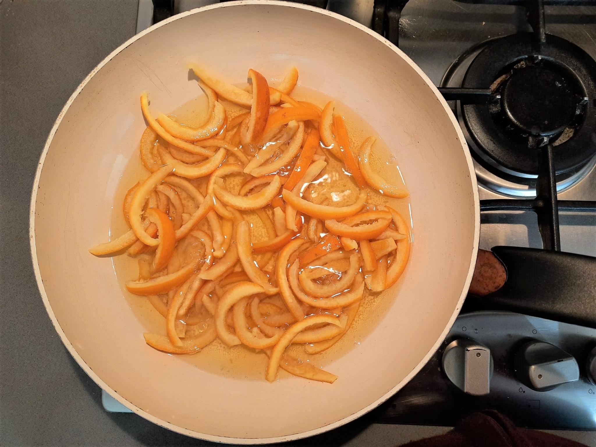 Scorzette di arancia candite con ammollo
