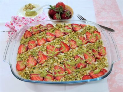 Tiramisu pistacchio e fragole senza uova
