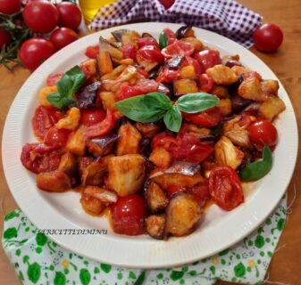 Melanzane a funghetto con pomodoro