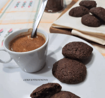Biscotti integrali al cacao con gocce di cioccolato