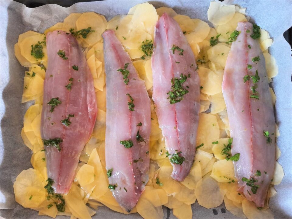 Lampuga o capone al forno con patate