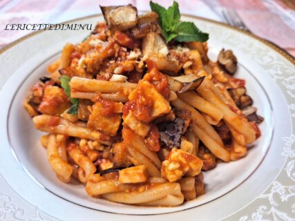 Casarecce lido pesce spada melanzane e menta