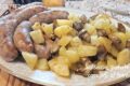 Salsiccia patate e carciofi al forno