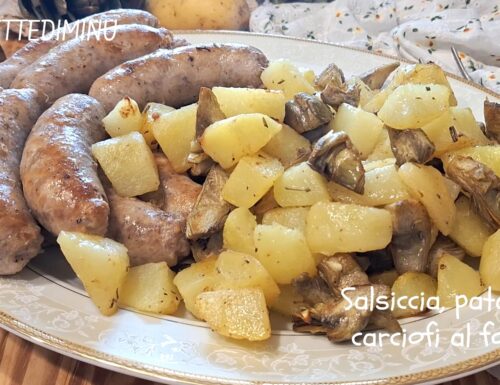 Salsiccia patate e carciofi al forno