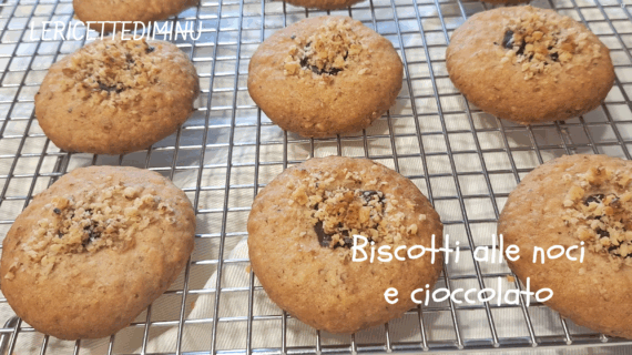 Biscotti alle noci e cioccolato
