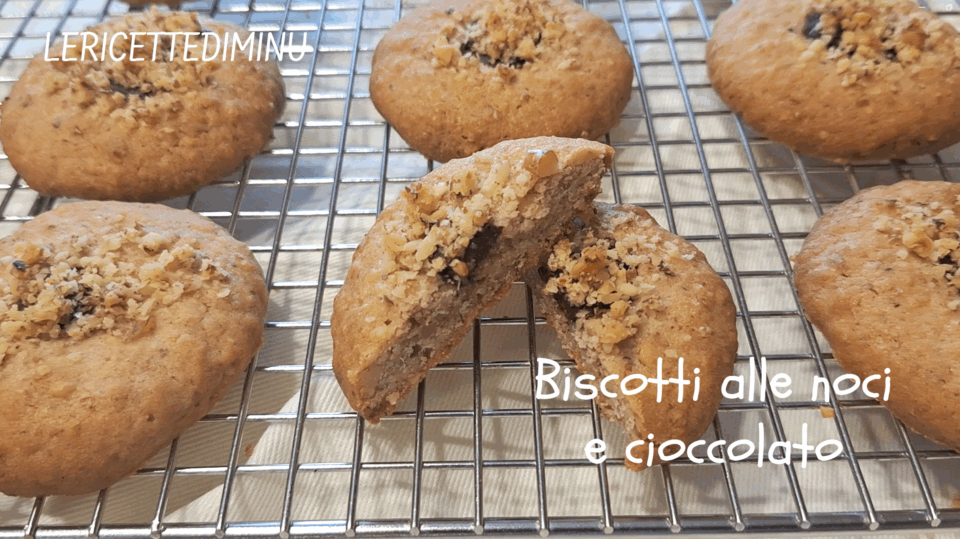 Biscotti alle noci e cioccolato