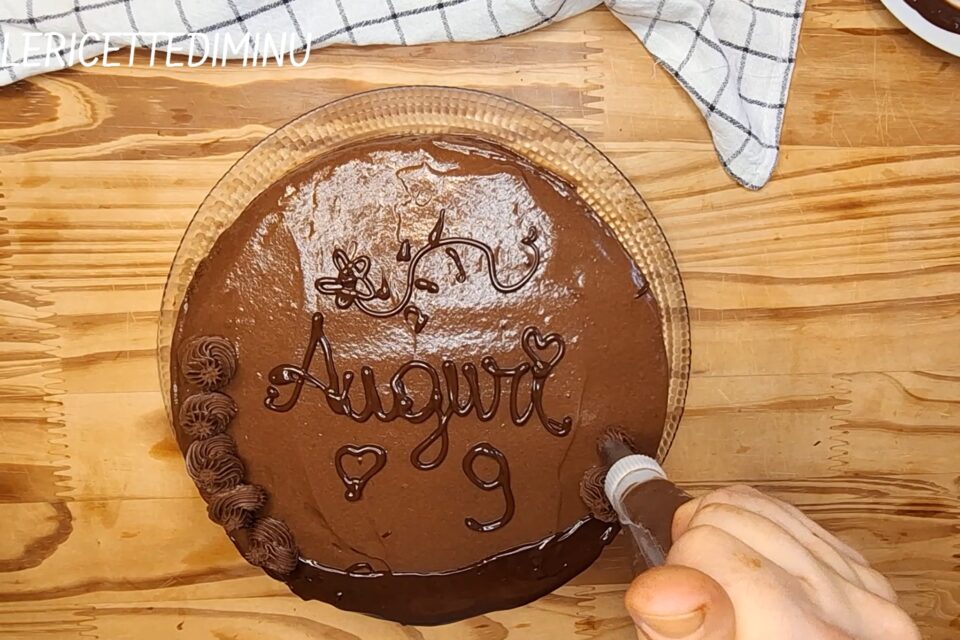 Torta di compleanno al cioccolato