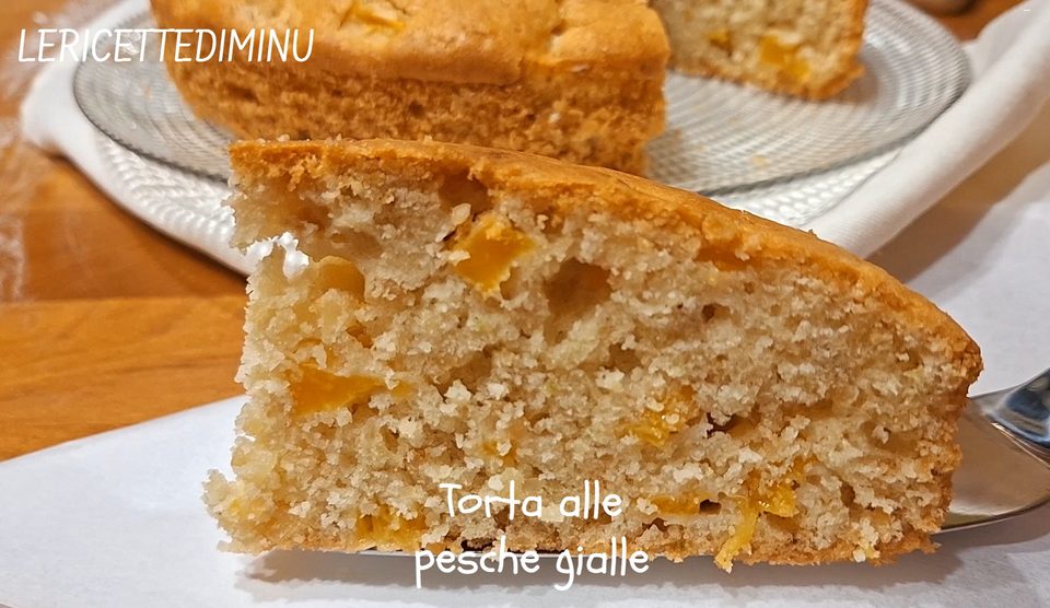 Torta di pesche gialle e mandorle