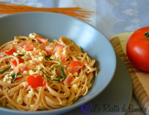 Spaghetti Integrali con Pomodori, Rucola e Fiocchi di Latte