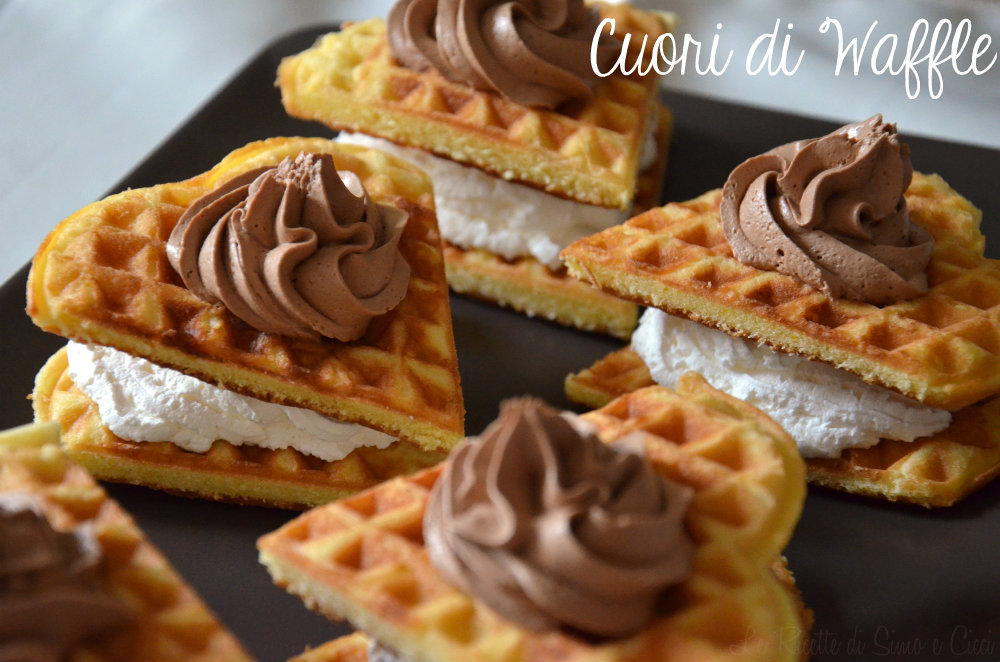 Cuori di Waffle con Mousse al Cioccolato e Panna