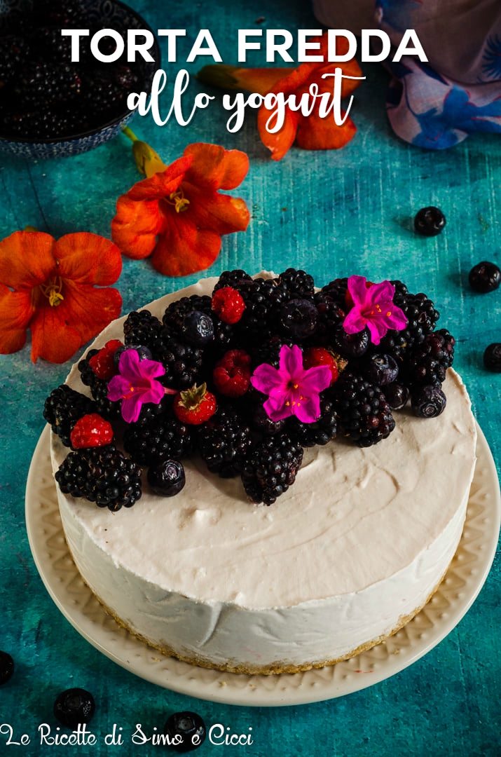Torta fredda allo yogurt con frutti di bosco