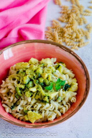 Pasta con pollo e zucchine