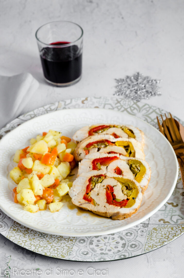 Arrosto di tacchino ripieno con peperoni e olive