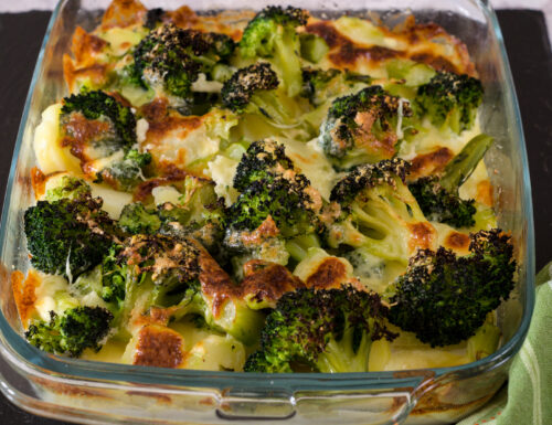Teglia di patate e broccoli al forno, facile, filante e saporita!