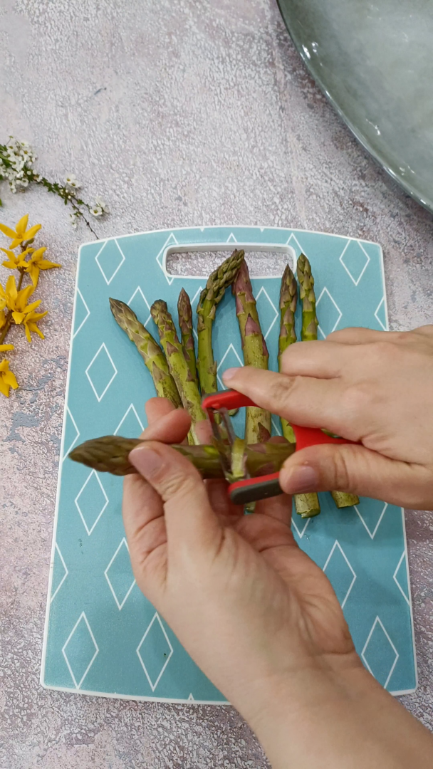Pulizia degli asparagi