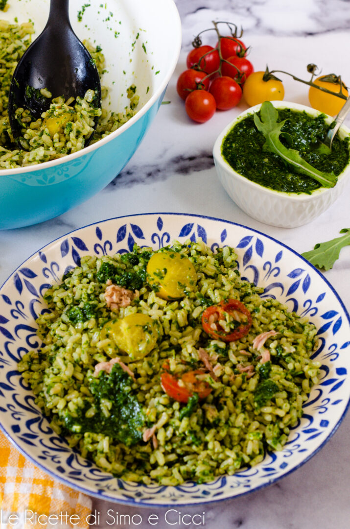 Riso freddo con pesto di rucola, tonno e pomodorini